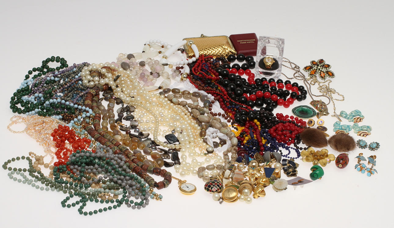 BIJOUTERIER, 1900-tal.