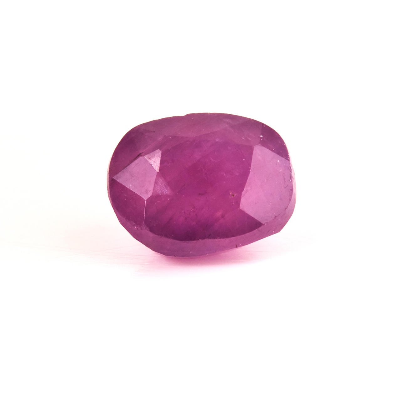 RUBY, unset, approx. 2.76 ct, oval cut, red with blue undertones.