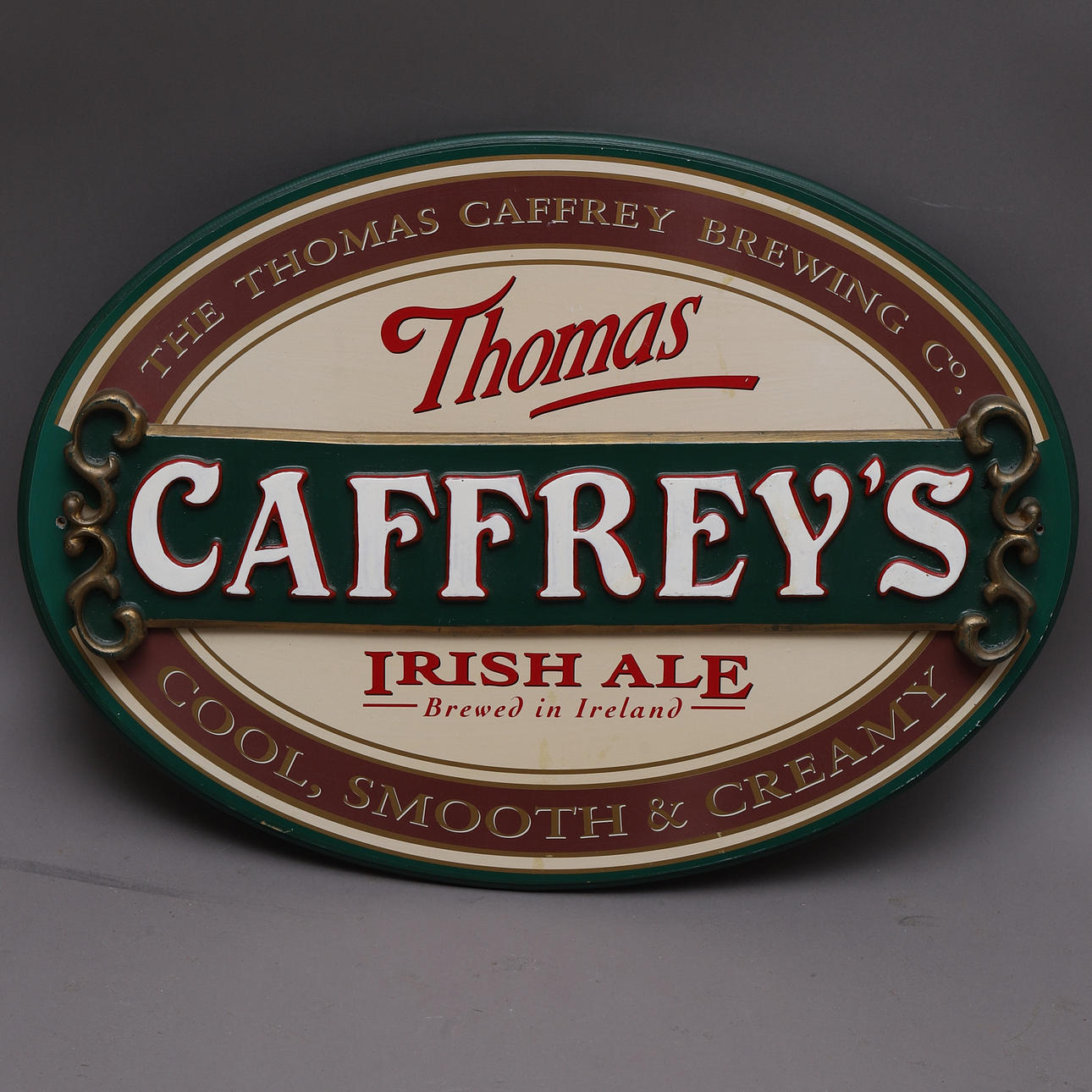 BARSKYLT, trä, ''Thomas Caffrey's irish ale''.