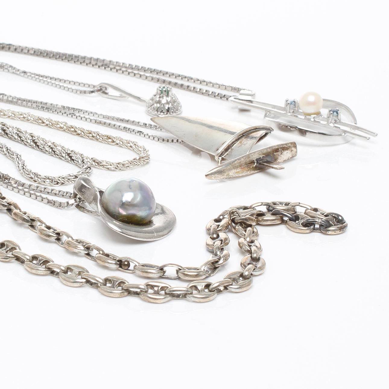 HALSSMYCKEN, 7 delar, silver med slipade stenar samt odlade pärlor, delvis Bröderna Hedéns Guldsmeds AB, 1900-talets andra hälft.