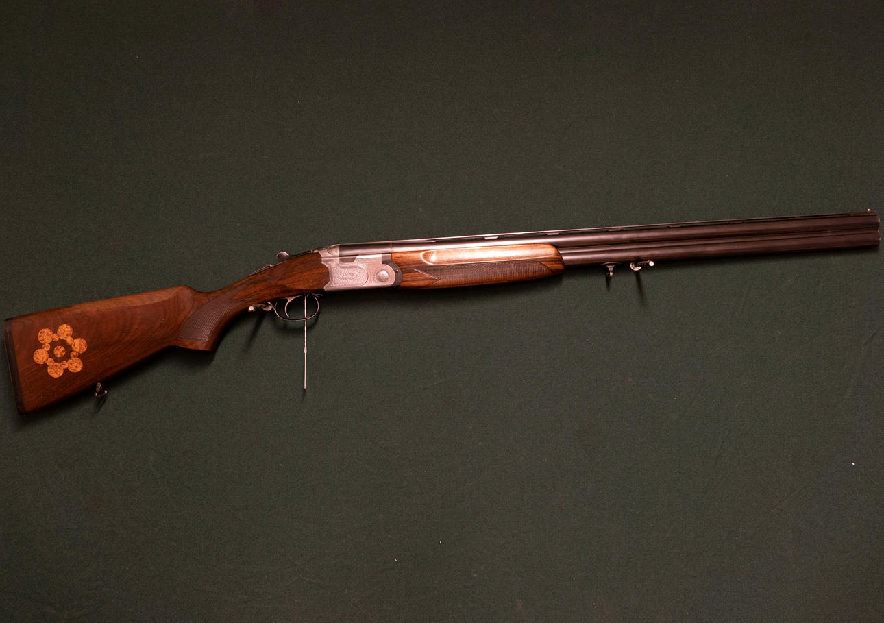BERETTA. 686, caliber 12/70, serial number 07908.