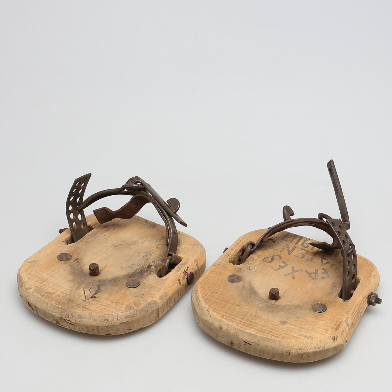 HÄSTSKOR i trä/järn. Faxes. 1900-talets första hälft.