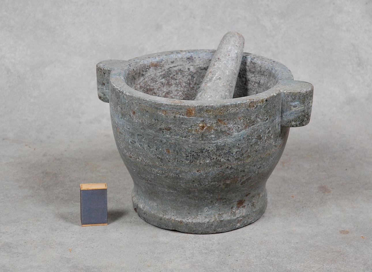 HERRGÅRDSMORTEL, stor, kolmårdsmarmor, 1800-tal.