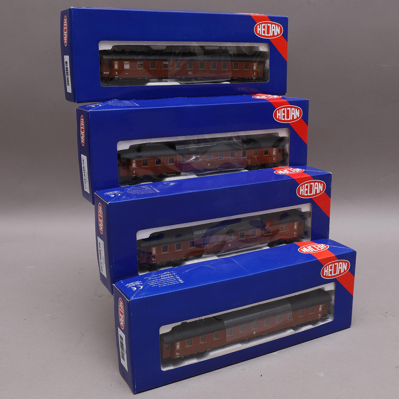 TÅGVAGNAR, 4 st, personvagnar, Heljan.