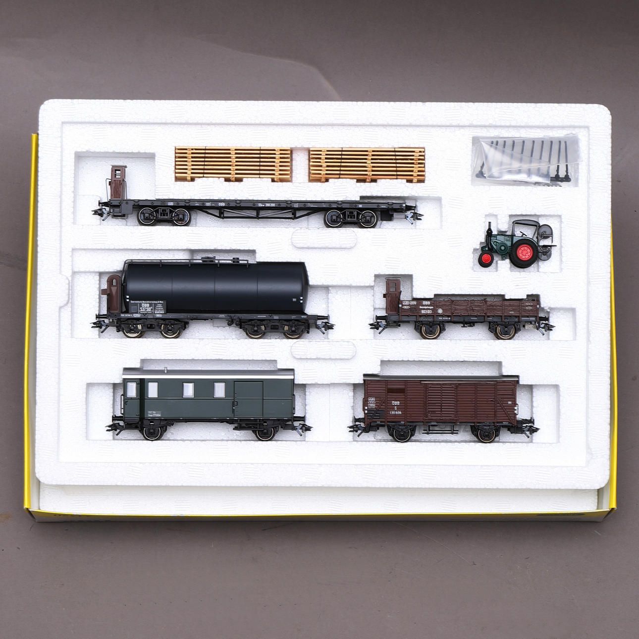 TRAIN SET, freight cars, Trix.