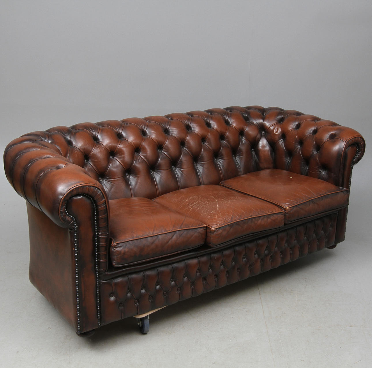 SOFFA, Chesterfield-modell, Bowlings Reproductions ltd., England, 1900-tal.