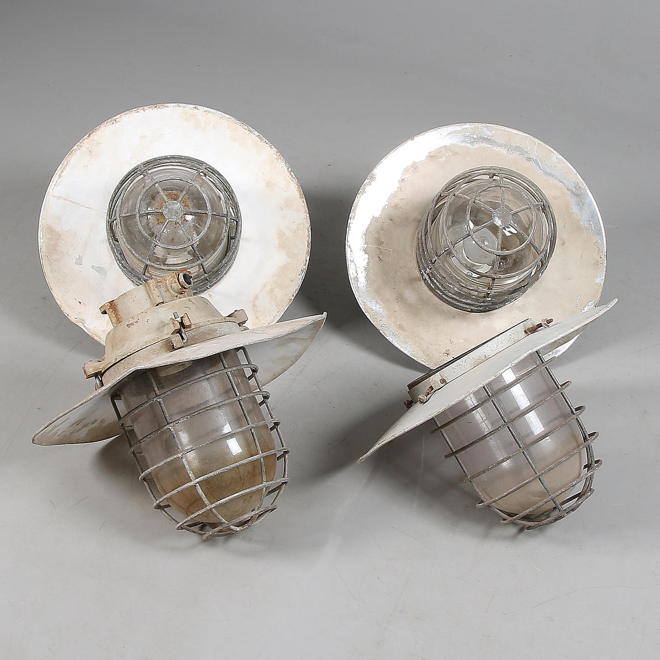 INDUSTRILAMPOR, 4 st, Sieverts Kabelverk. 1900-talets första hälft.