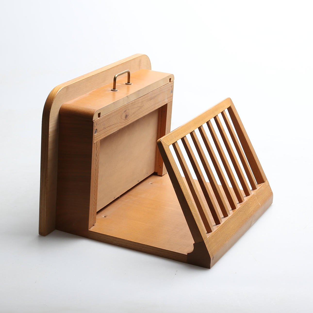 TIDNINGSHYLLA, trä, 1900-tal.