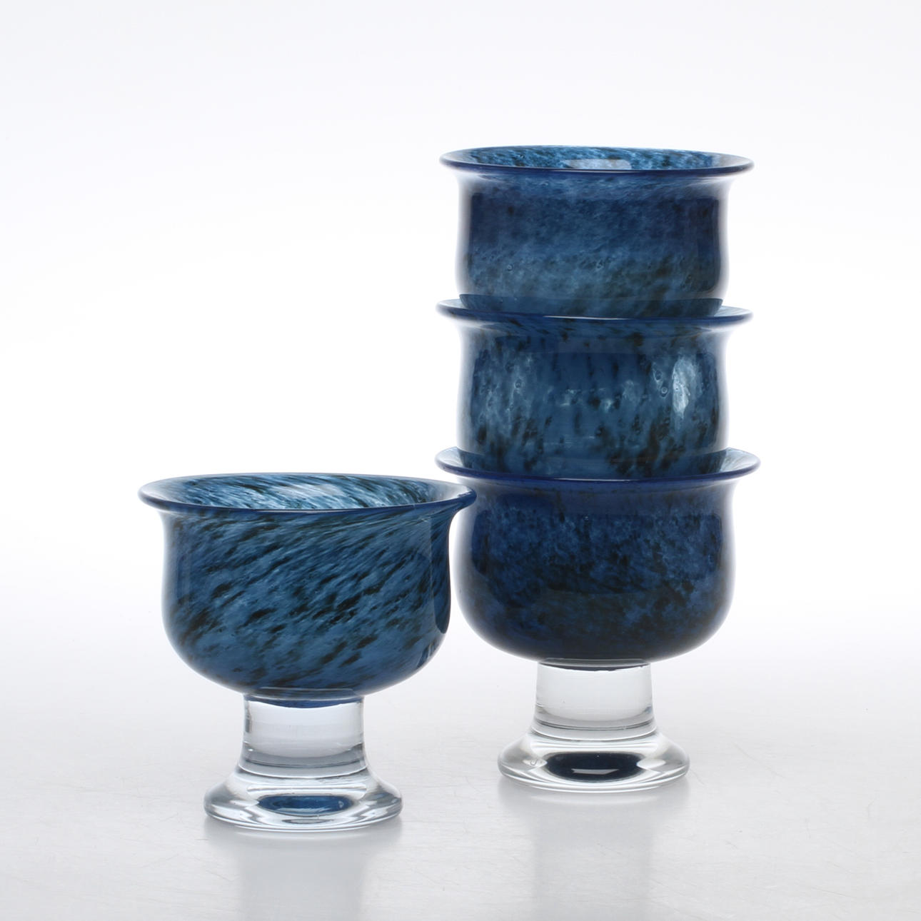 SKÅLAR, på fot, 4 st, glas, Bertil Vallien, Boda.