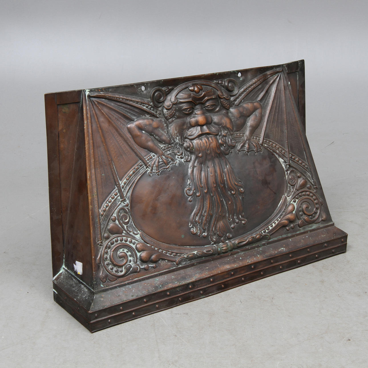 SPISKÅPA, koppar, 1900-talets början.