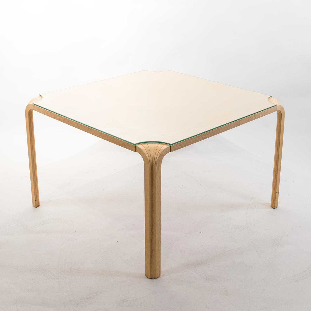 ALVAR AALTO. mesa, modelo MX800B, Artek.