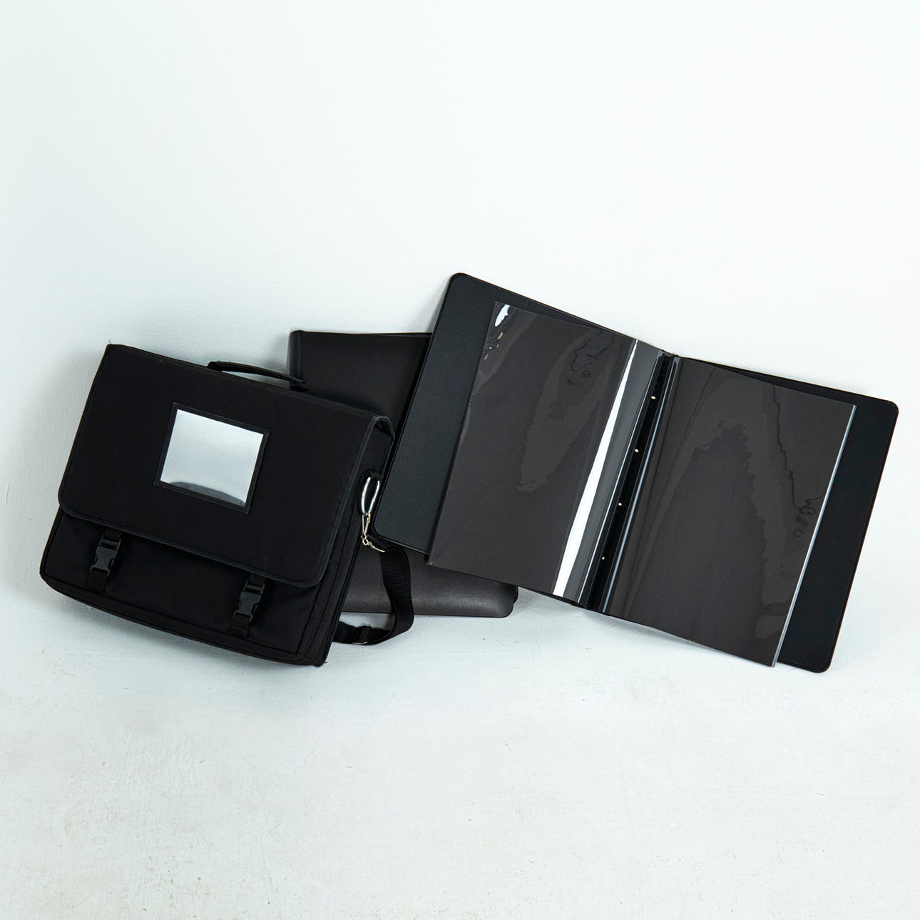 PORTFOLIOPÄRMAR, 2 st, i väska.