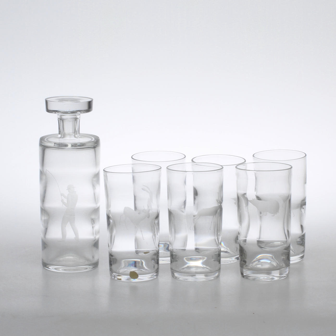 KARAFF samt GROGGLAS, 7 delar, Jaktmotiv, Elis Bergh, Kosta.