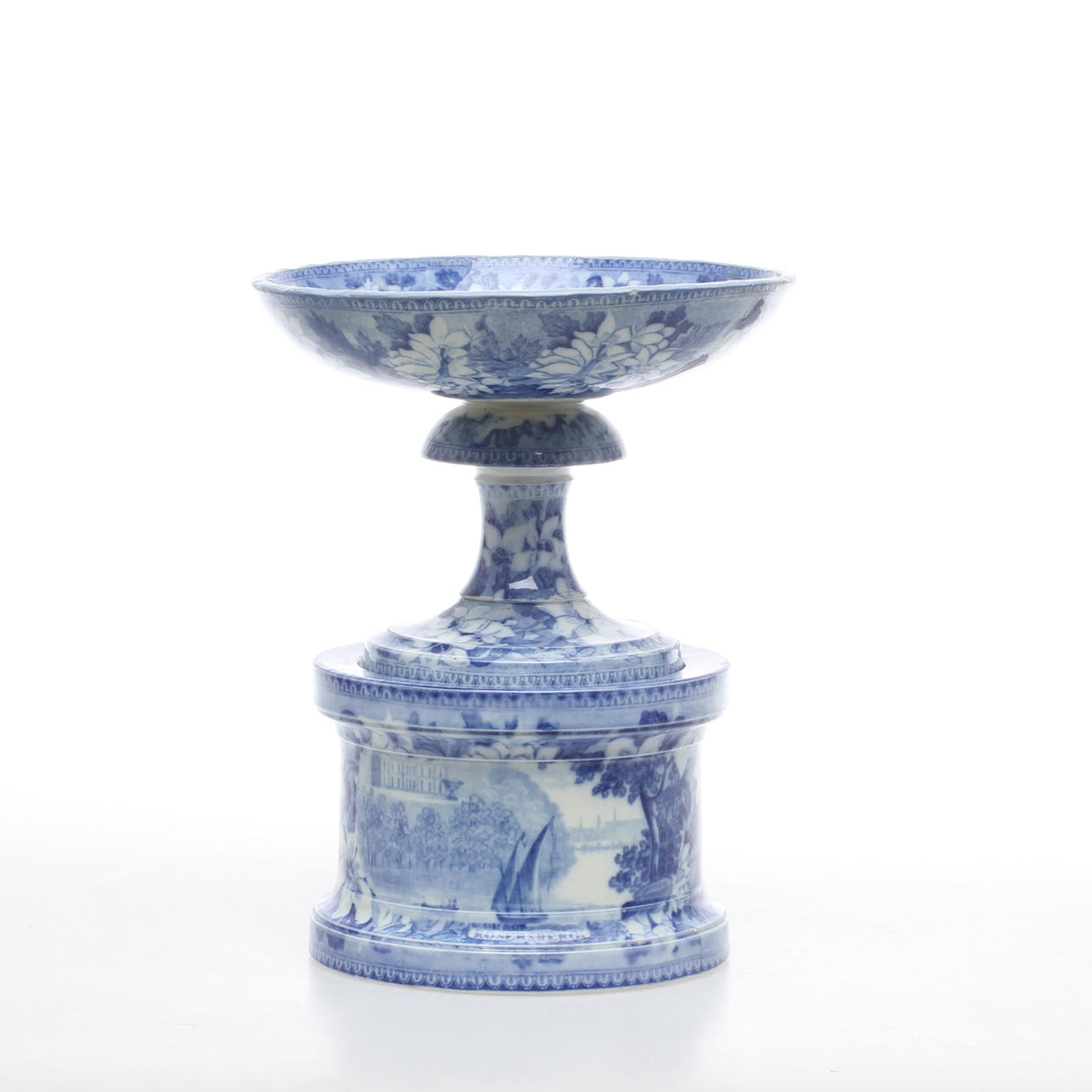 SKÅL med SOCKEL, dekor av Drottningholm, flintgods, Gustafsberg, 1800-talets andra hälft.