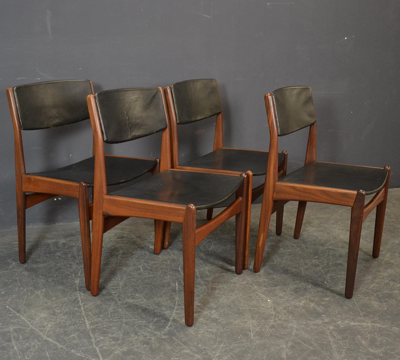 POUL VOLTHER. 4 SILLAS.