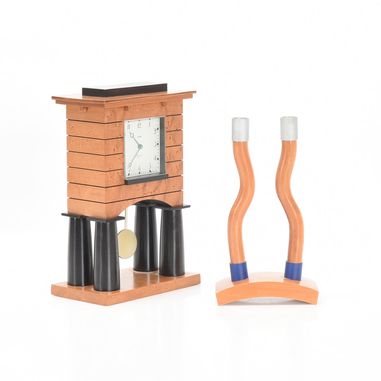 ALESSI TABELLE UND ZWEI BEWAFFENE KERZE.