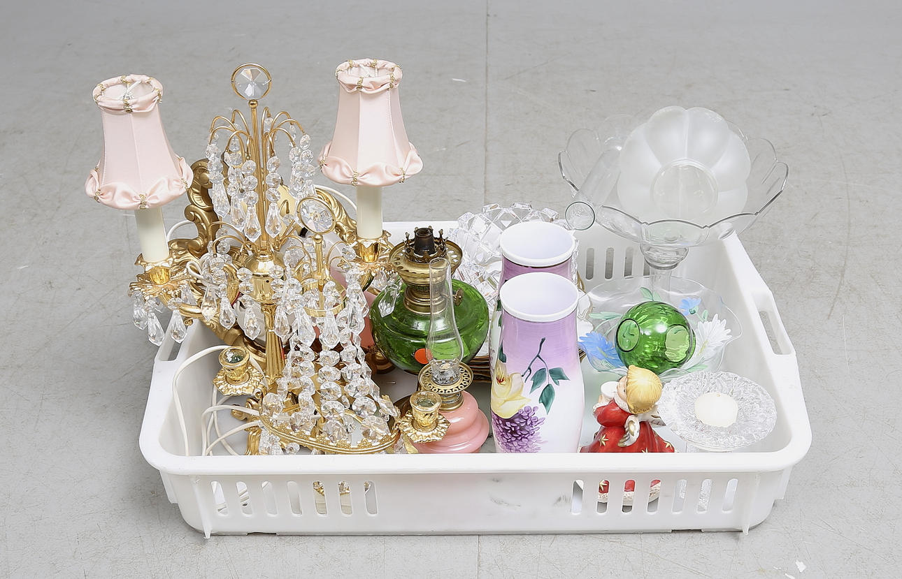 GLAS och KERAMIK mm, bland annat Goebel, Hackefors, Orrefors.