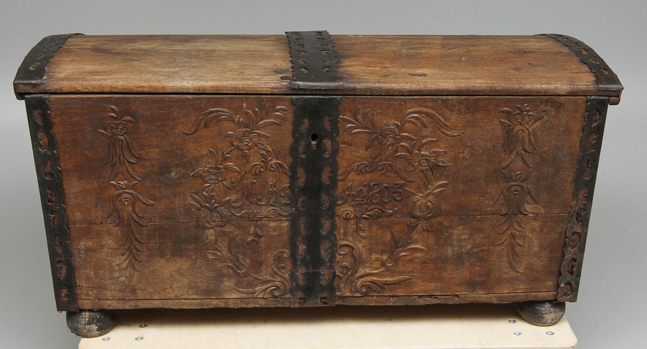 KISTA, skuren dekor, daterad 1803.