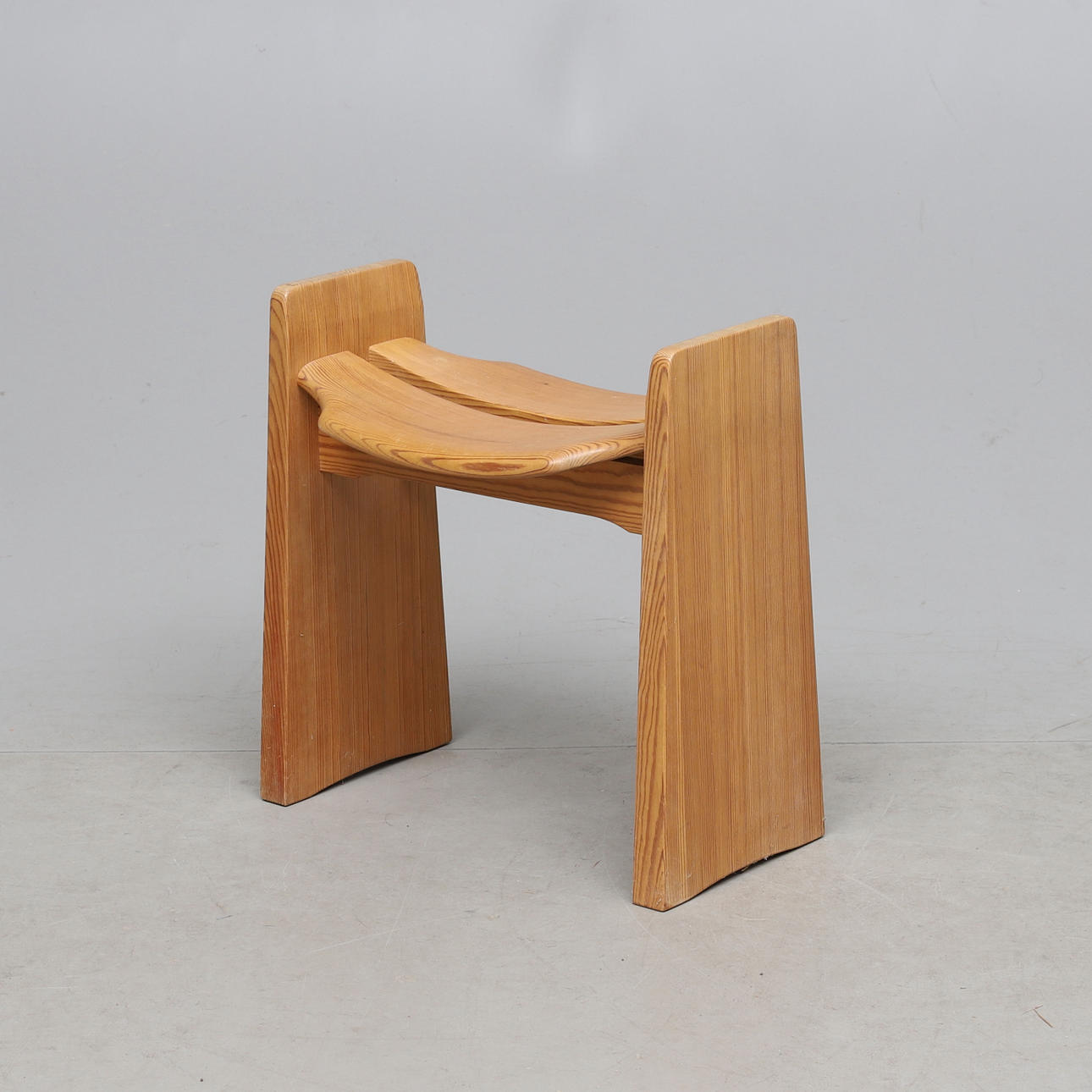 GILBERT MARKLUND. Hocker "Jonte", Furusnickarn AB, Entwurf 1969.