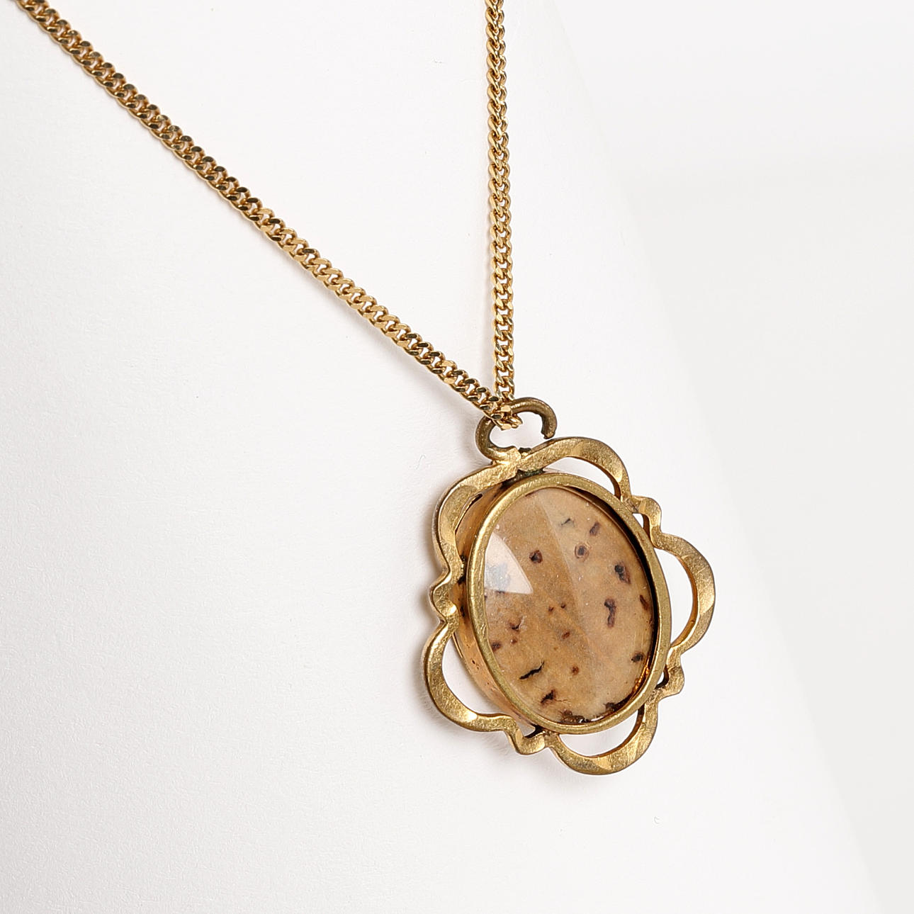 COLLAR CON MEDALLÓN DE FOTO, oro.