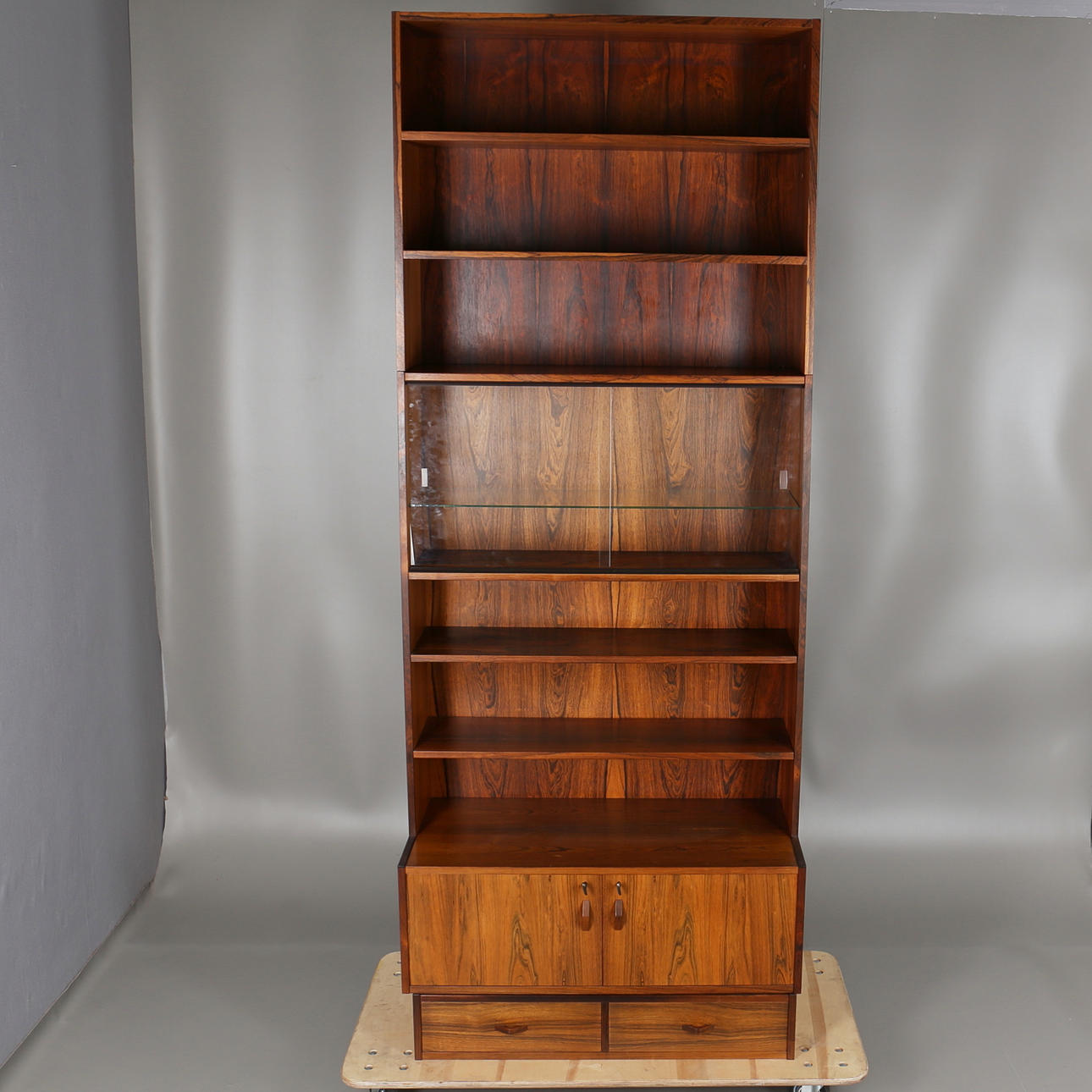 BOKHYLLA i jakaranda. 3 delar, 1960-tal.