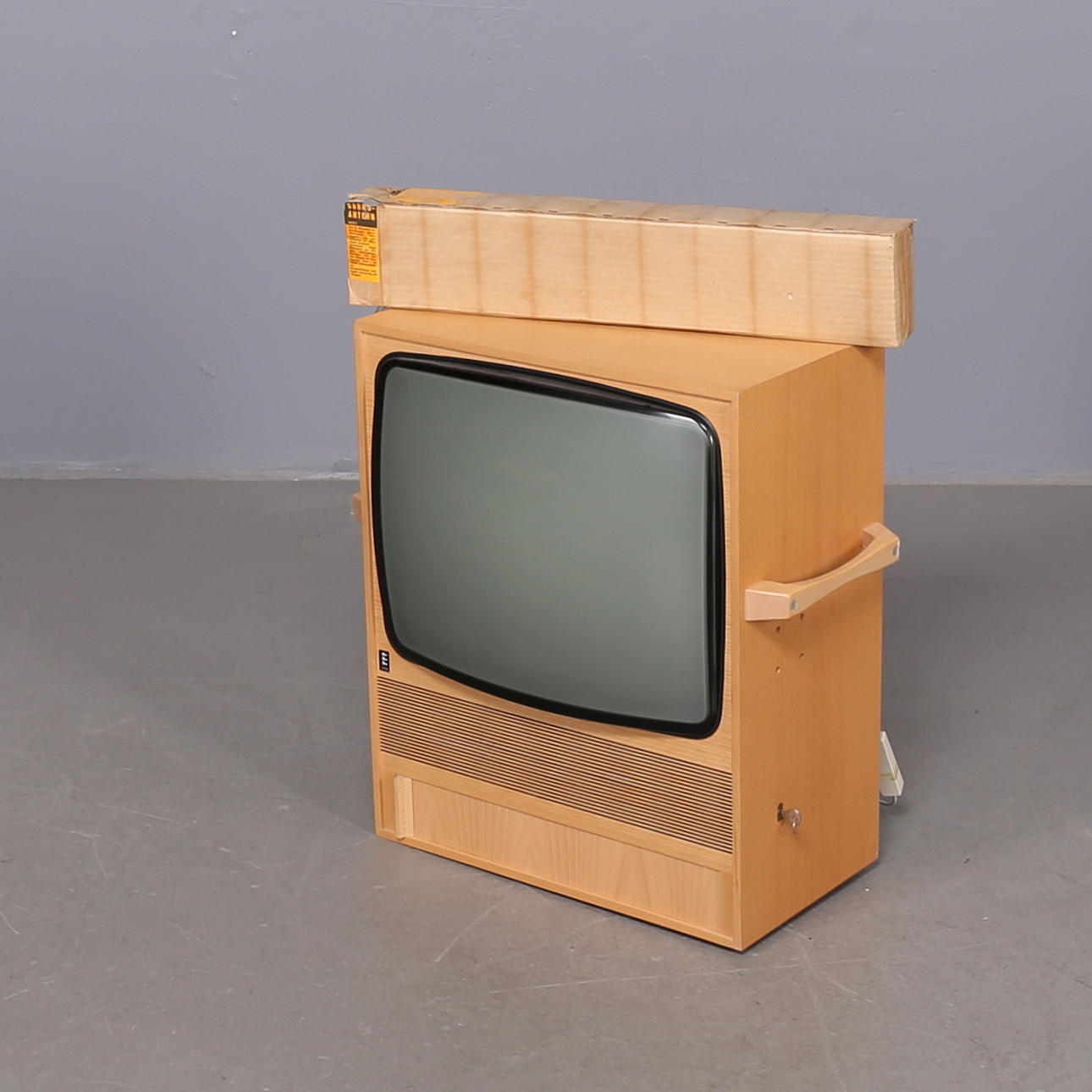 ANALOG TV, Luma LT 24B 990.