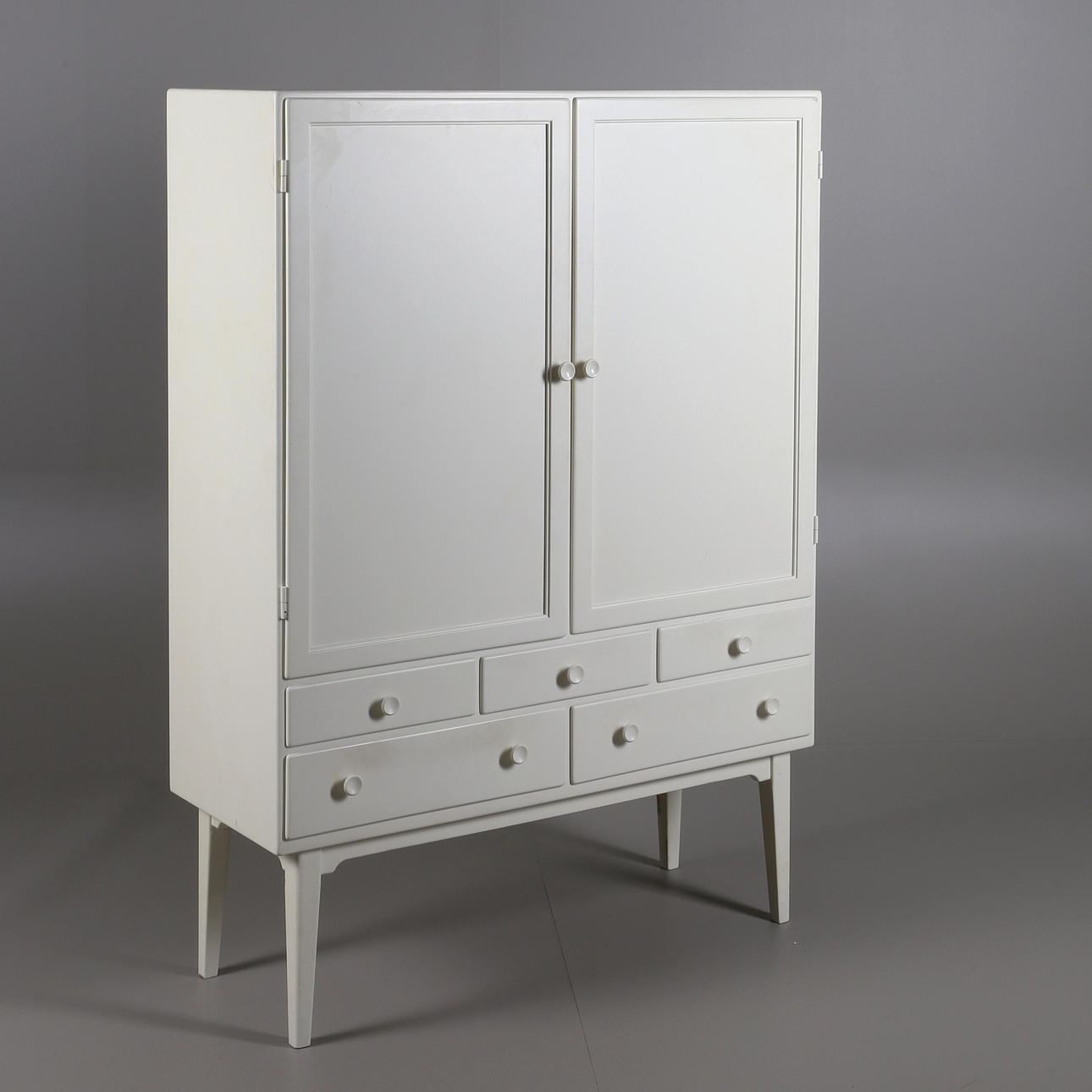 MATSALSSKÅP, vitmålad, 1970-tal.