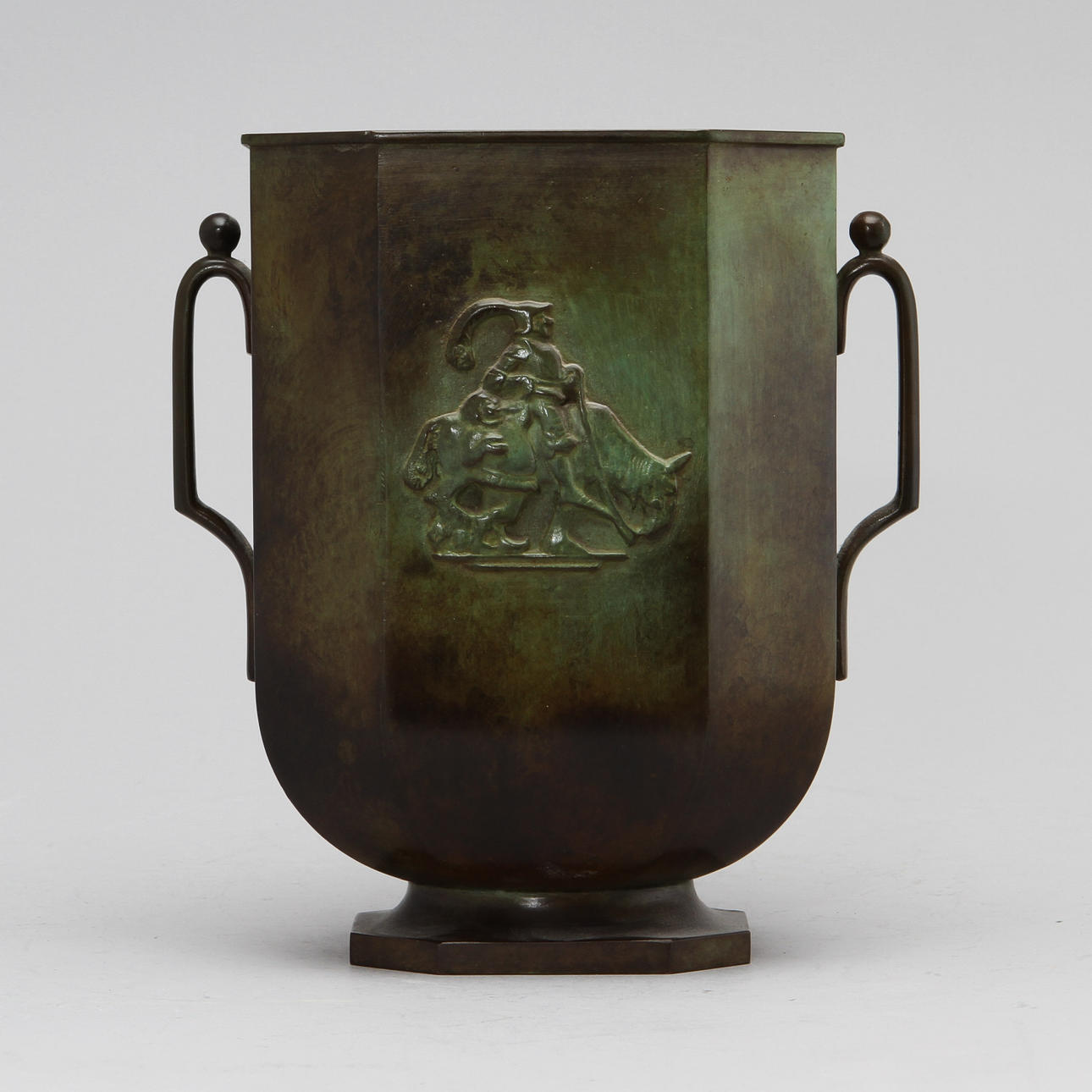 VAS, grönpatinerad brons. Guldsmedsaktiebolaget 1930-40-tal.