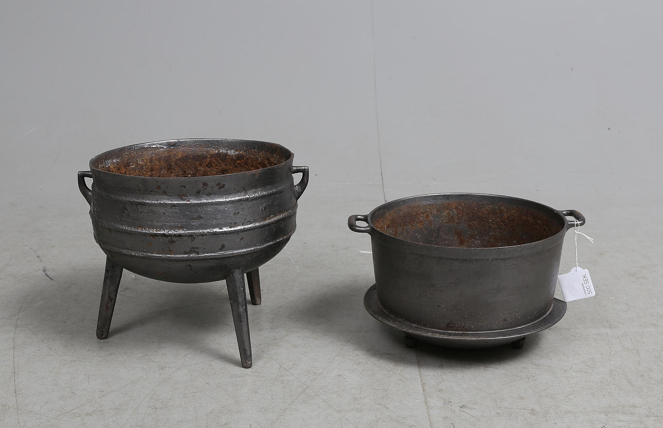 TRIPOD och GRYTA, järn, 1900-talets första hälft.
