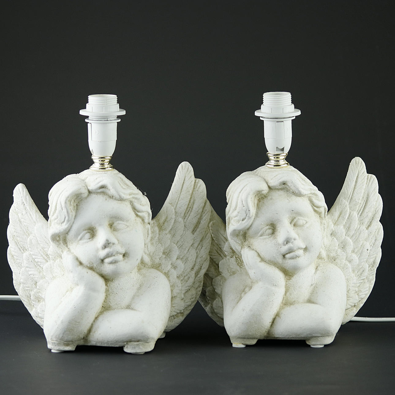 LAMPFÖTTER, 2 st. gipsänglar, nutida.