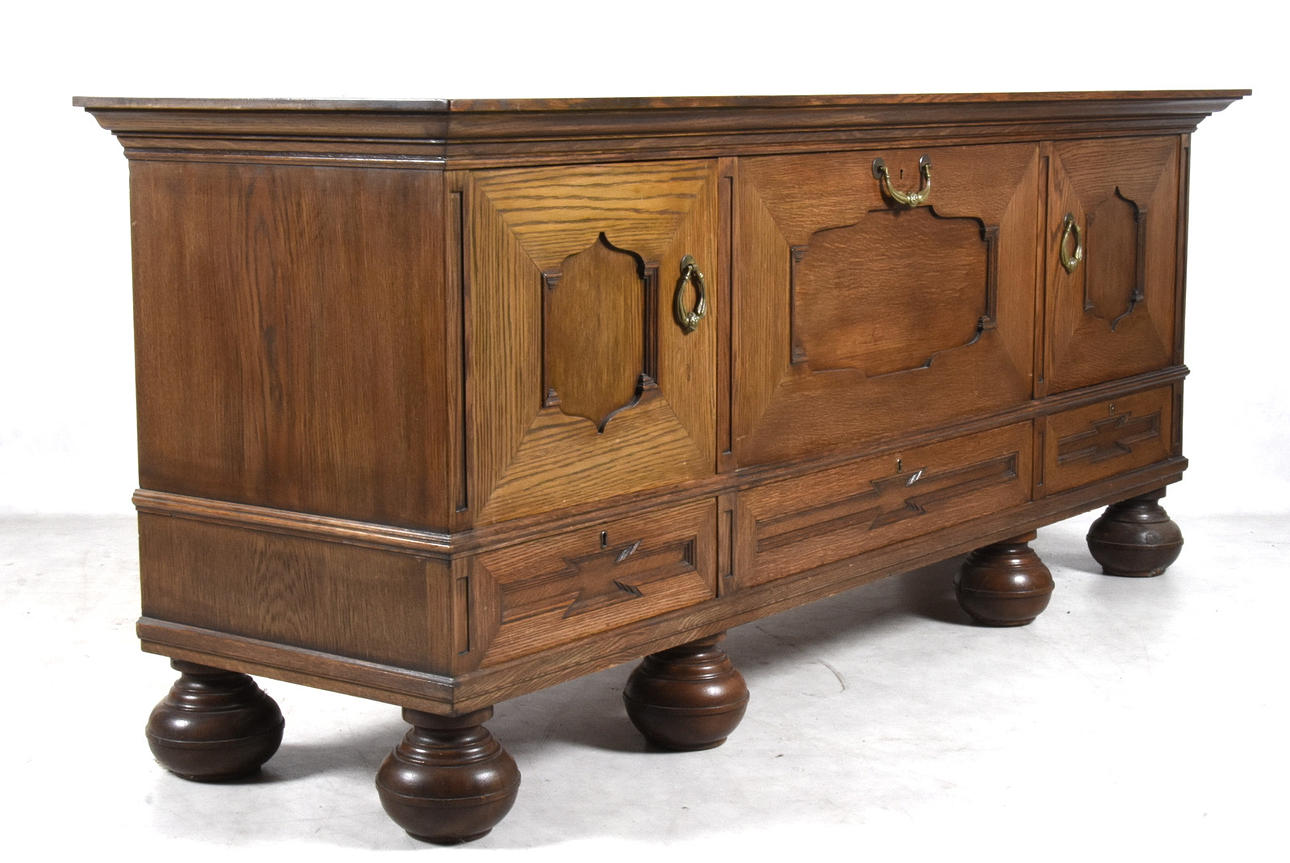 SIDEBOARD, oak, 20th century.
