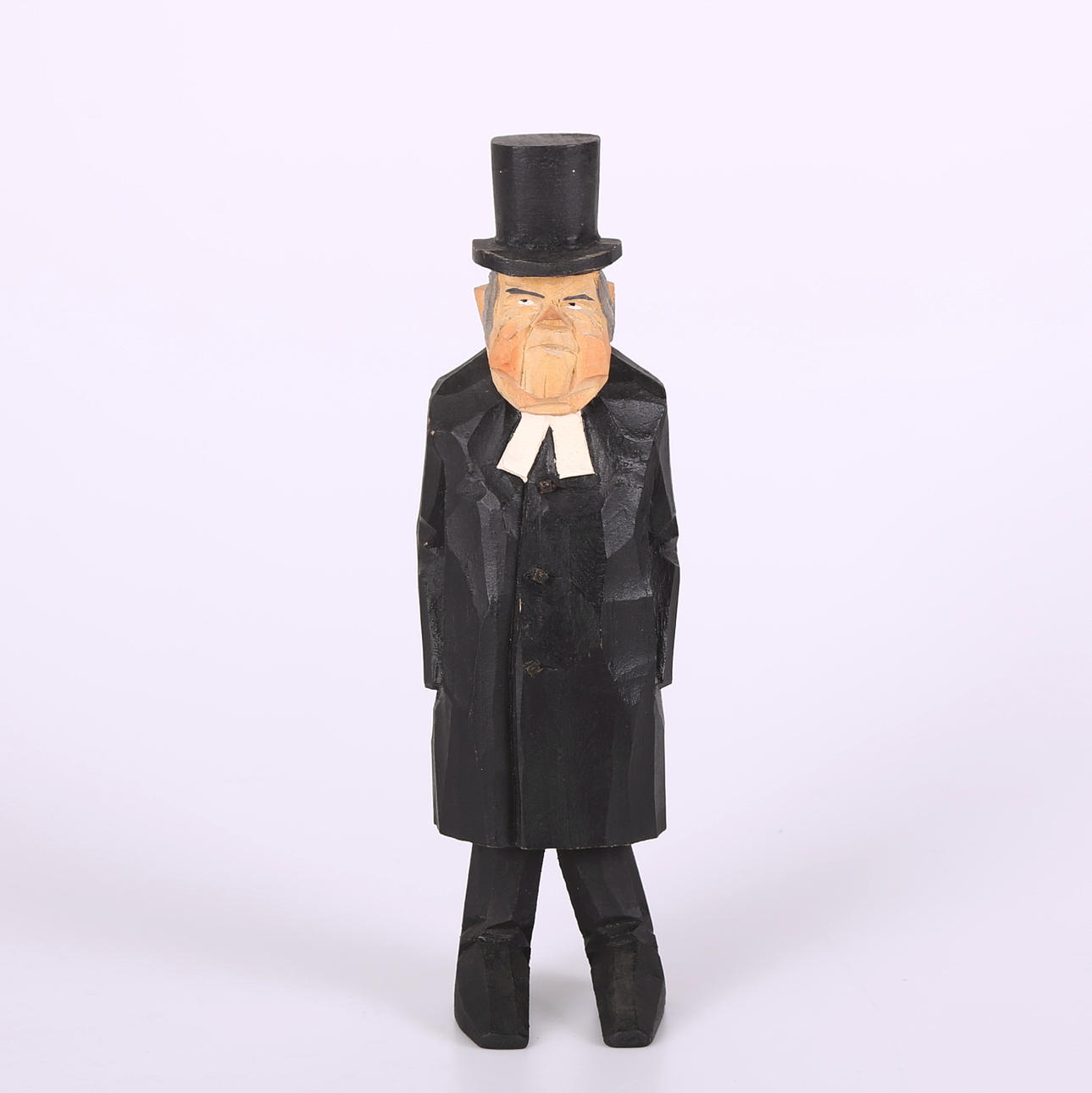 TRÄFIGUR, präst, osignerad.