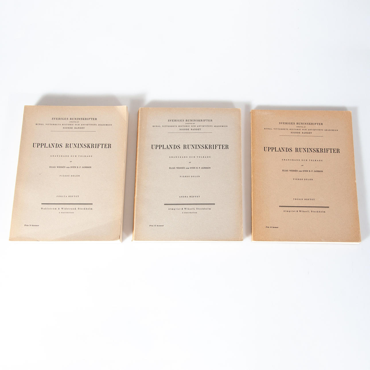 LIBROS. 3 piezas. Inscripciones rúnicas de Uppland, cuarta parte, I-III.