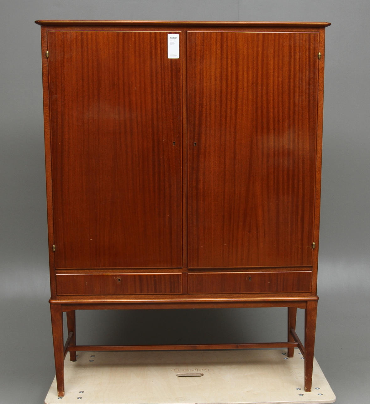 SKÅP, troligen Nordiska kompaniet, 1900-tal.