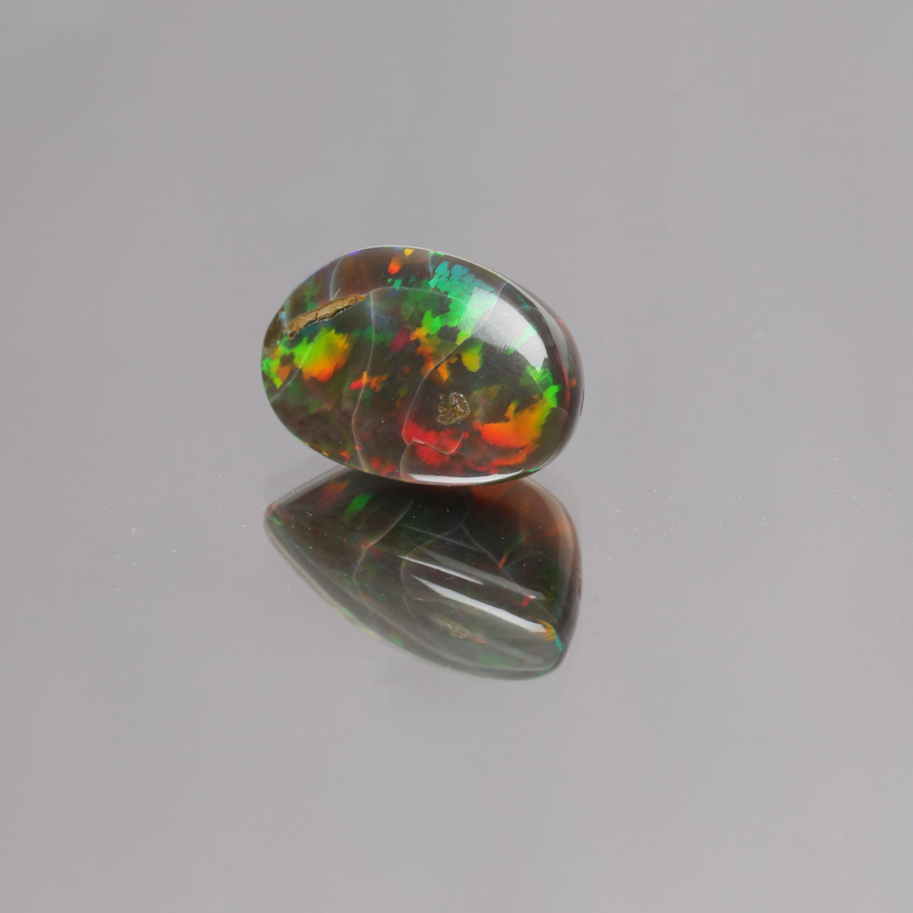 SVART OPAL , cirka 27 ct.