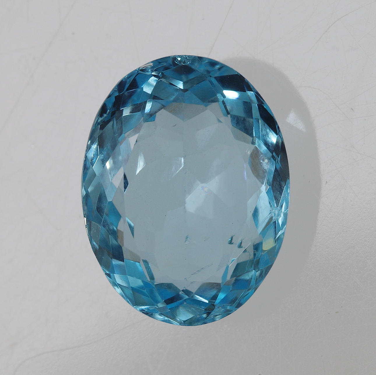 TOPAS, blå, 11,79 ct, certifierad.