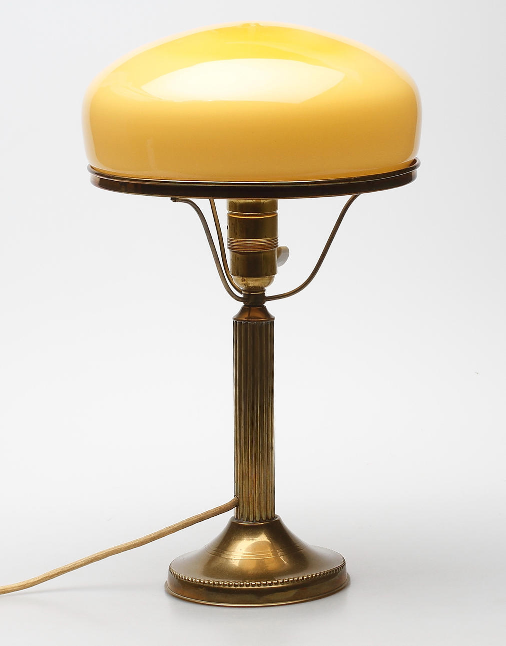 BORDSLAMPA, mässing, 1900-talets första hälft.