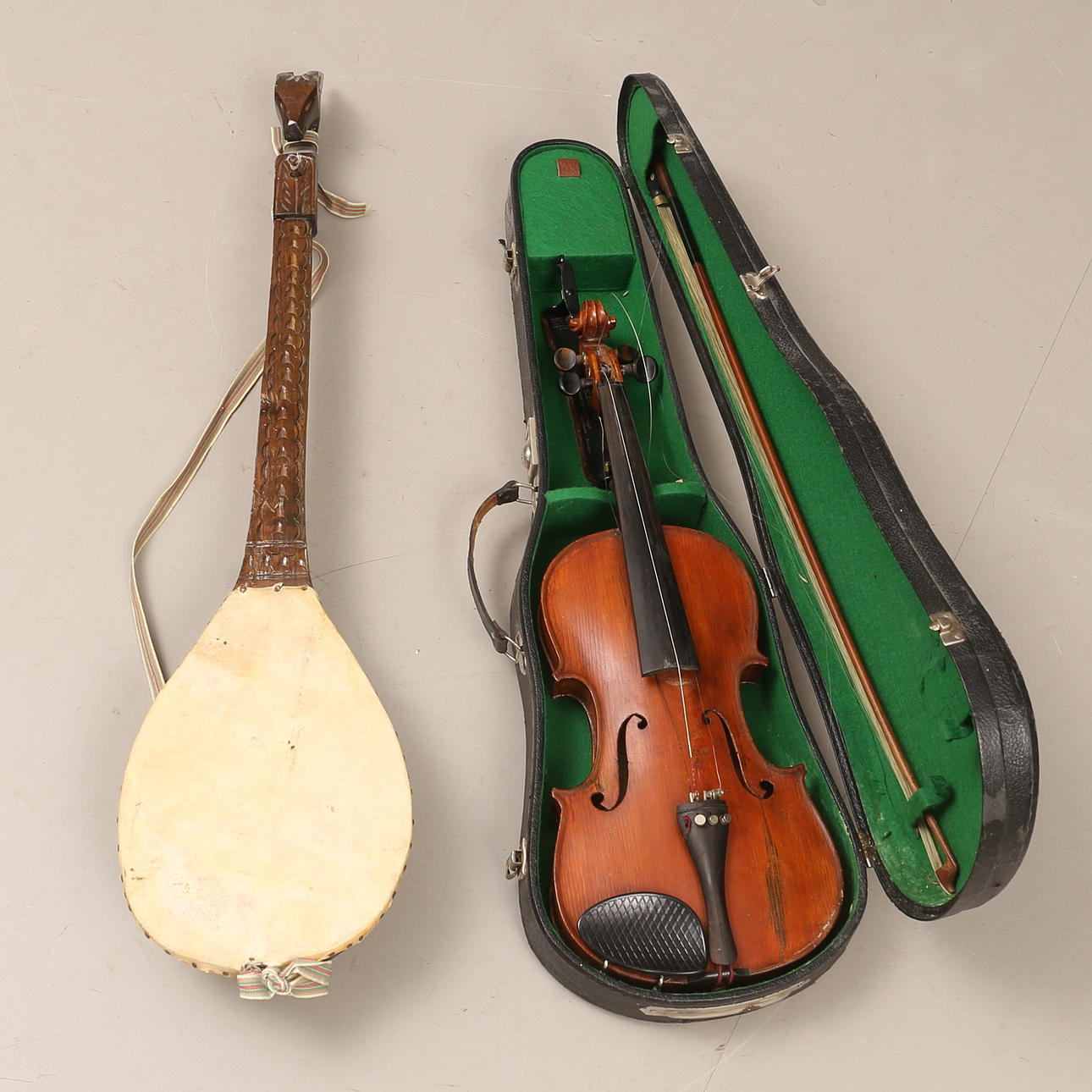 MUSICAL INSTRUMENTS, 2 pieces, including violin with bow.