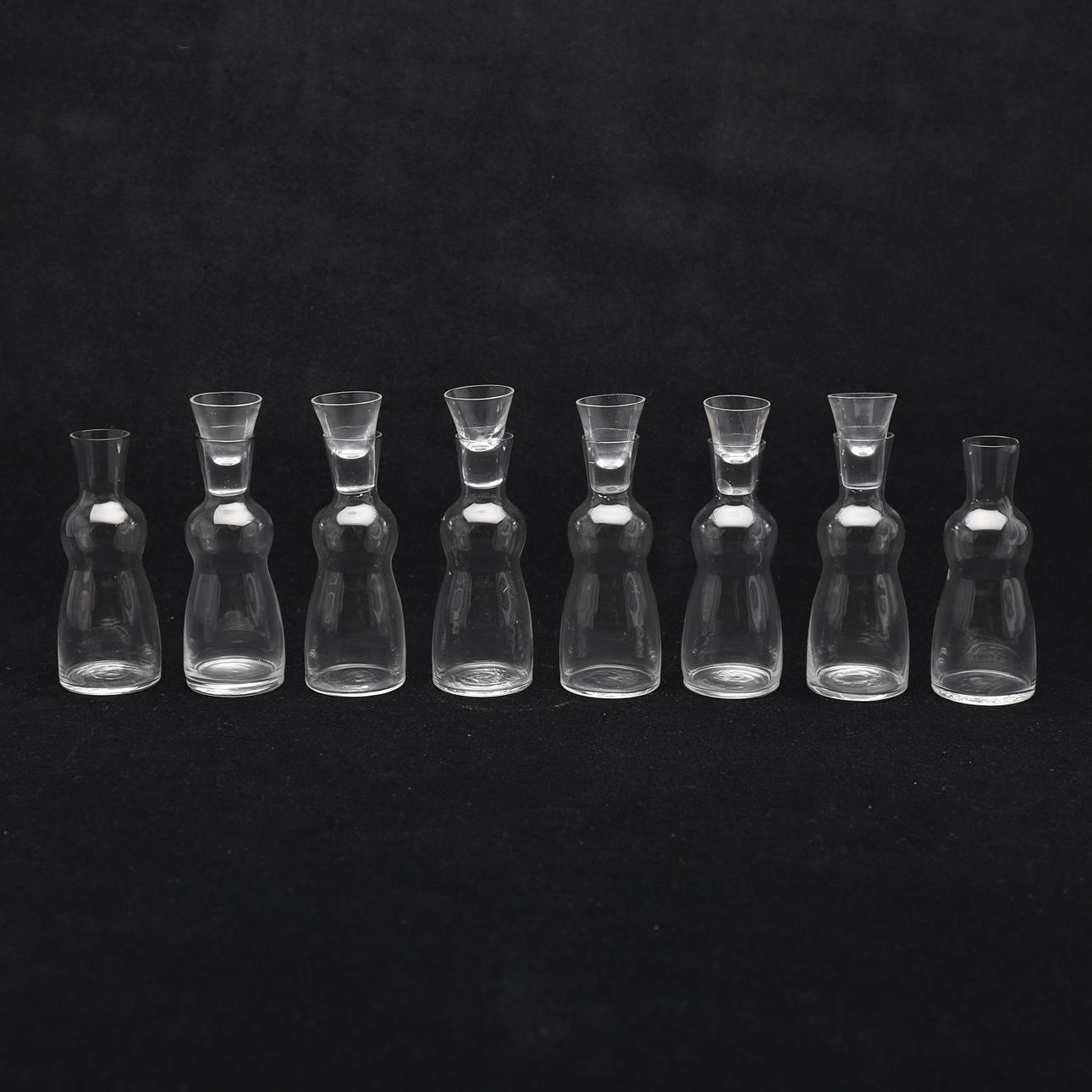 JUNGFRUFLASKOR, 8 st, 1900-talets mitt.