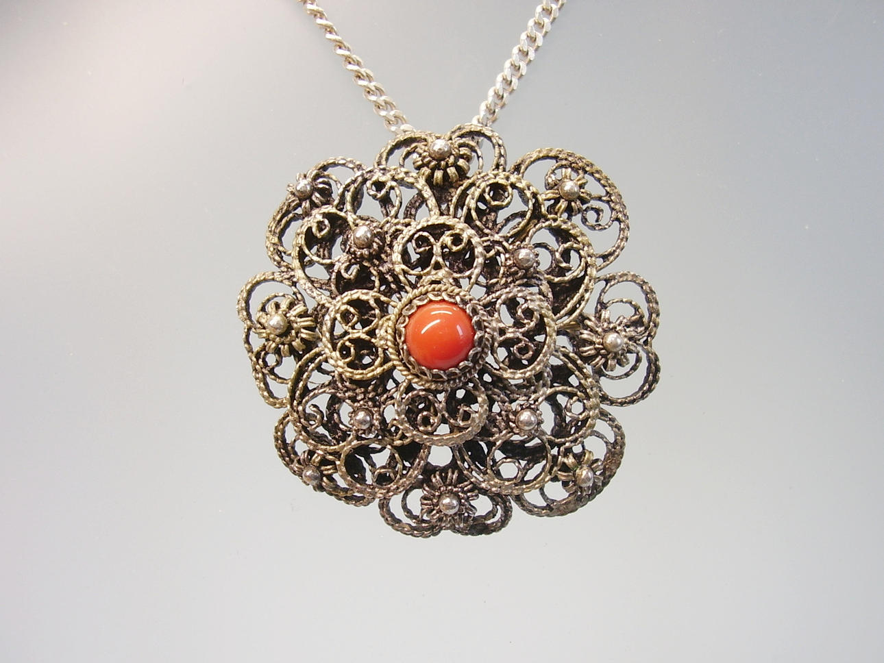 CORAL COLGANTE / BROCHE PLATA ANTIGUA 800.