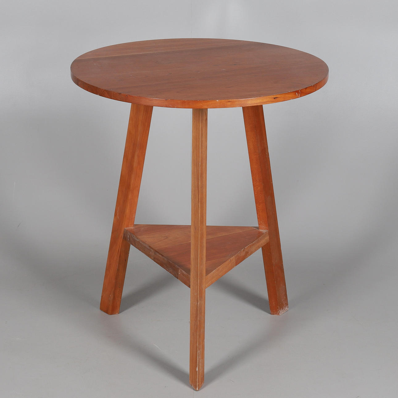 A MODERN CHERRY WOOD CRICKET TABLE.