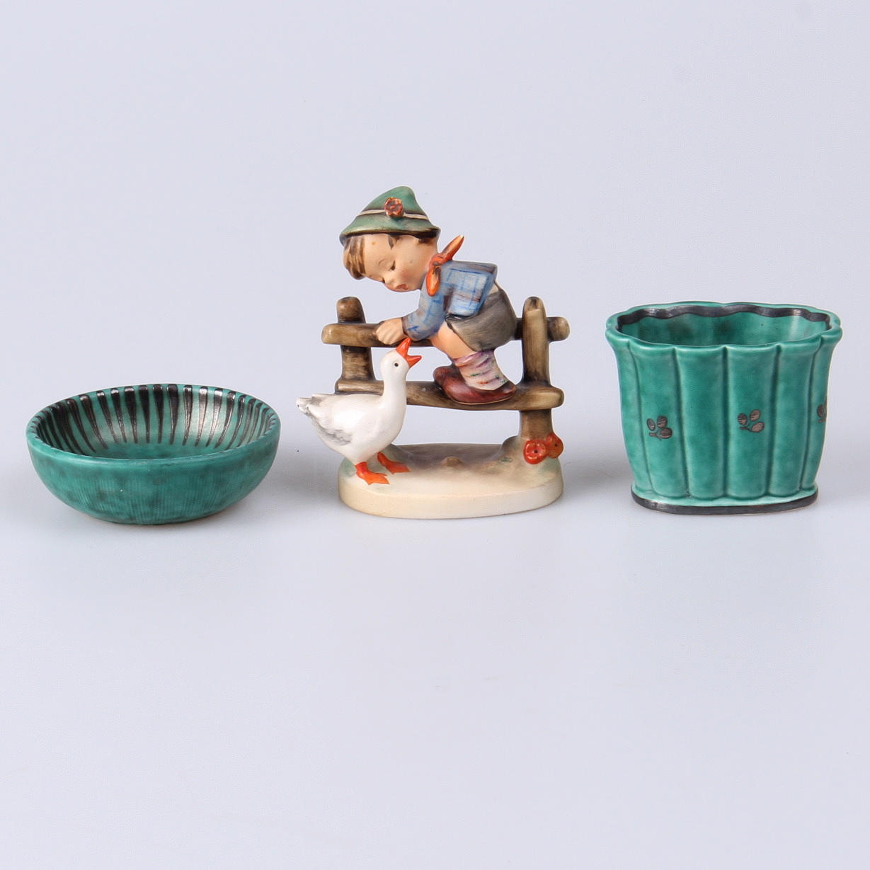 SKÅLAR, samt figurin, delvis "Argenta", Wilhelm Kåge, Gustavsberg.