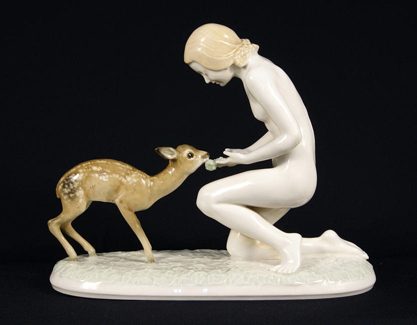 FIGUR: FLICKA MED FAWN, Hutschenreuther, konstavdelning. Formgivare: Carl Werner. 1900-tal.