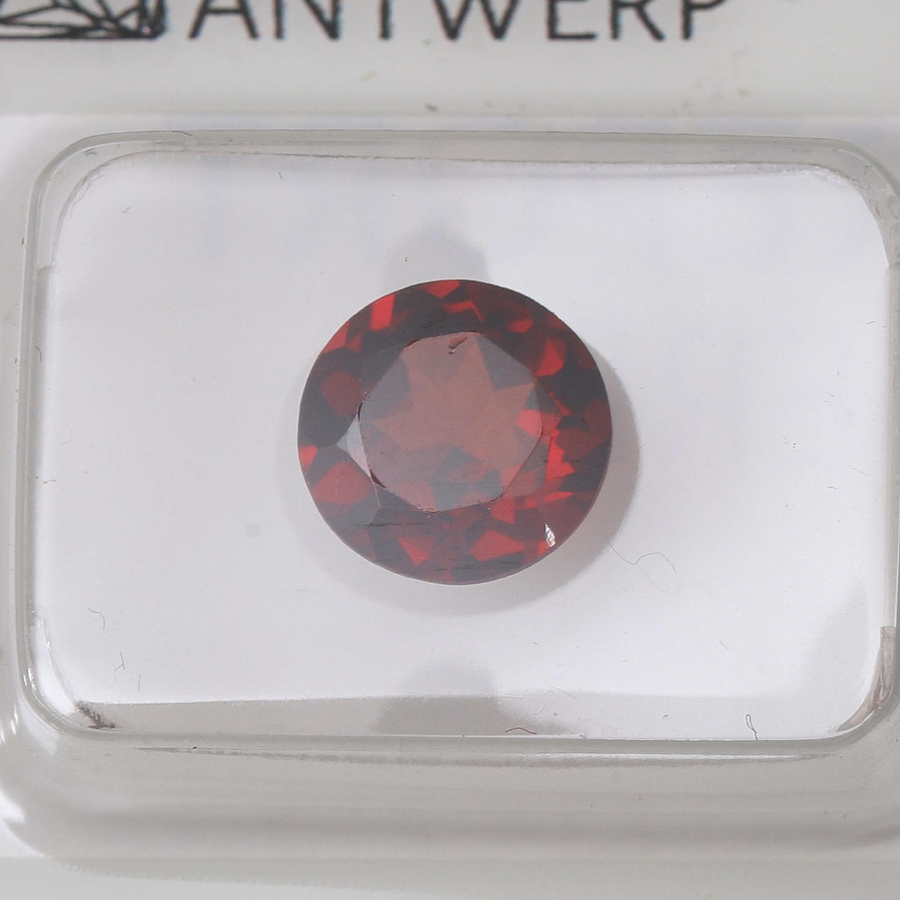 GRANAT, almandin, röd, 2.13 ct, certifierad.