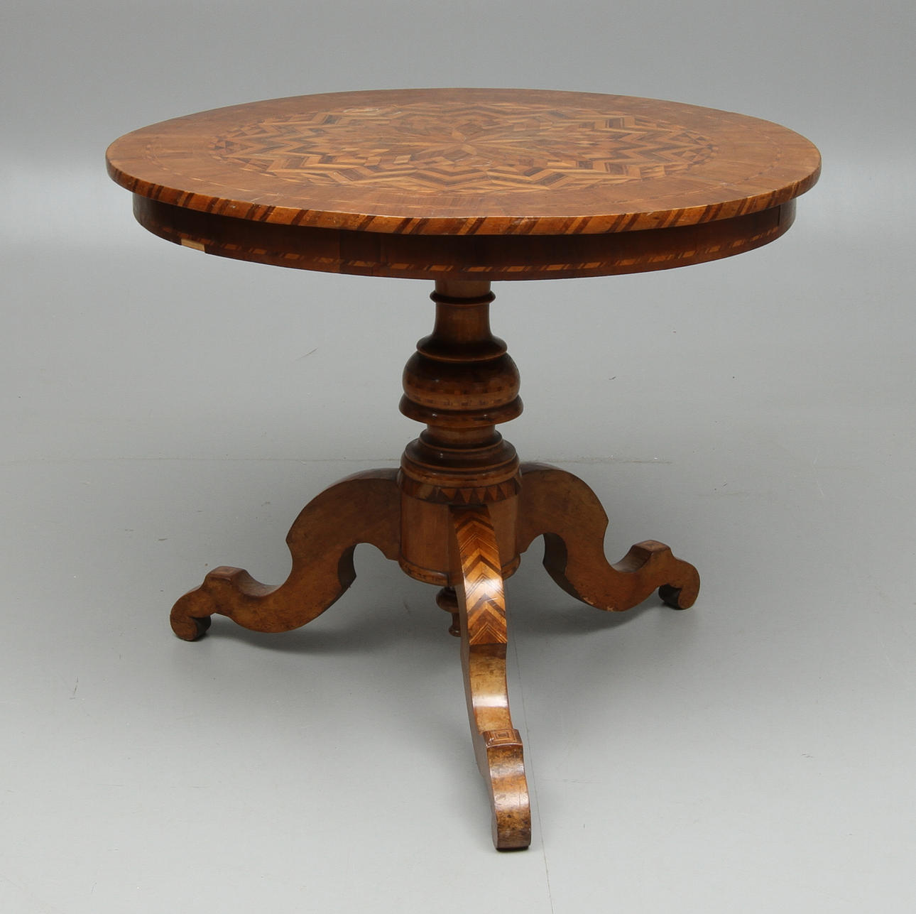 SALONGBORD, nyrokoko, troligen Italien, 1800-tal.