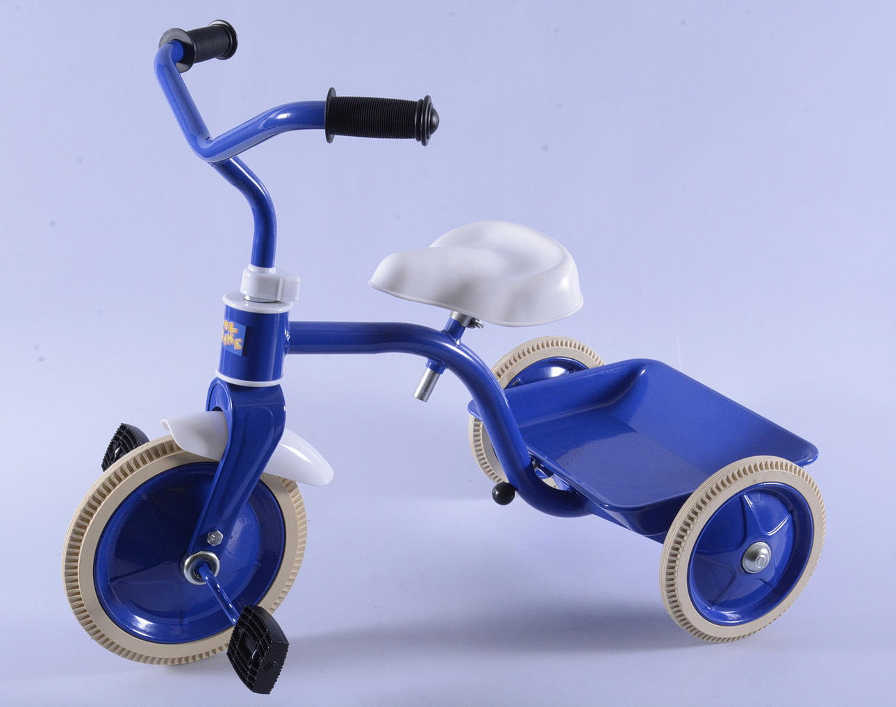 BRIO, Trehjuling samt större parti leksaker.