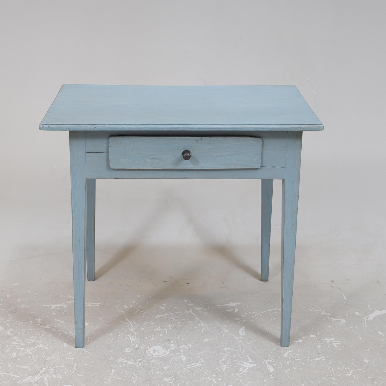 TABLE OF DRAWERS, commoner, 19th century. Furniture - Tables - Auctionet