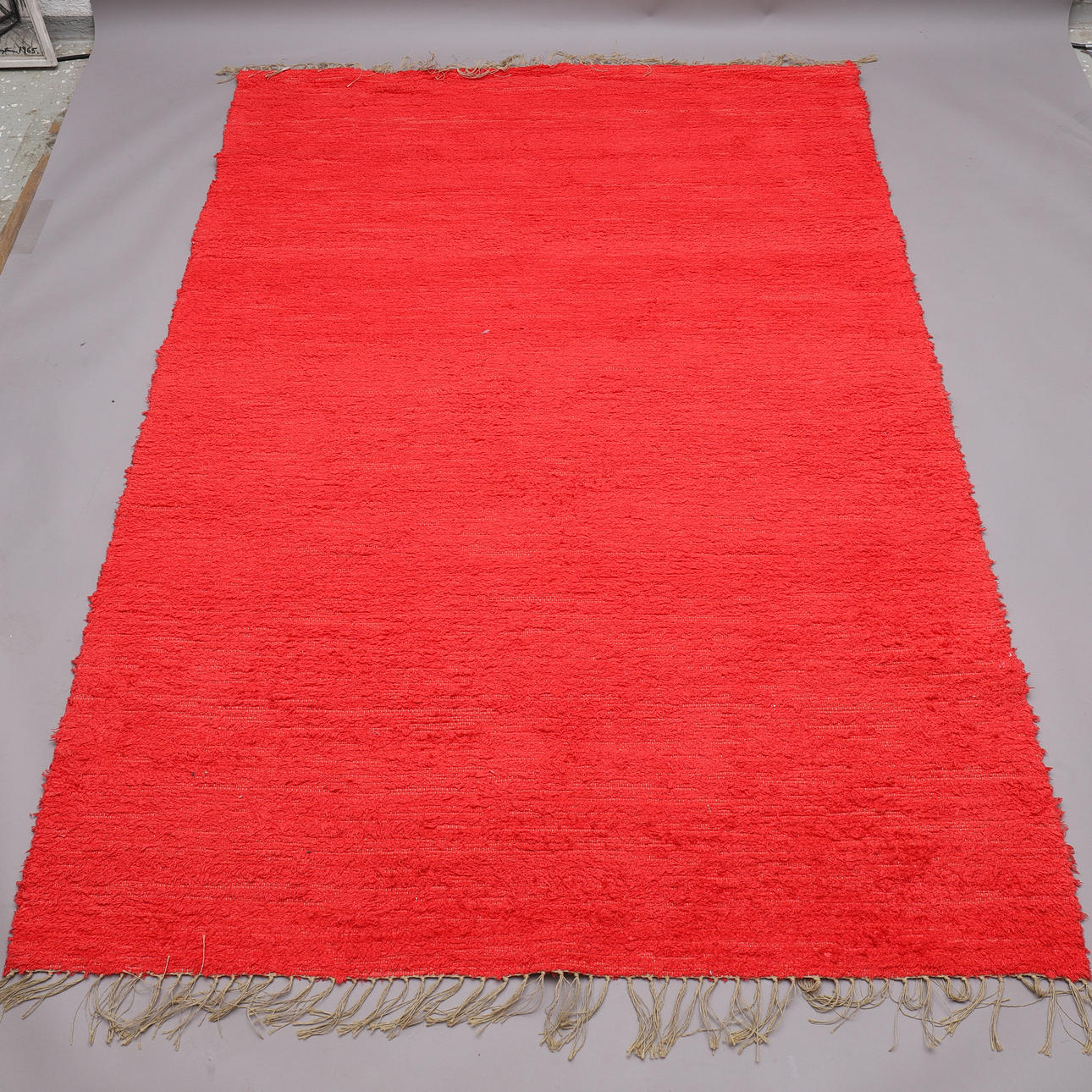 TRASMATTA, röd, ca 213x168 cm.