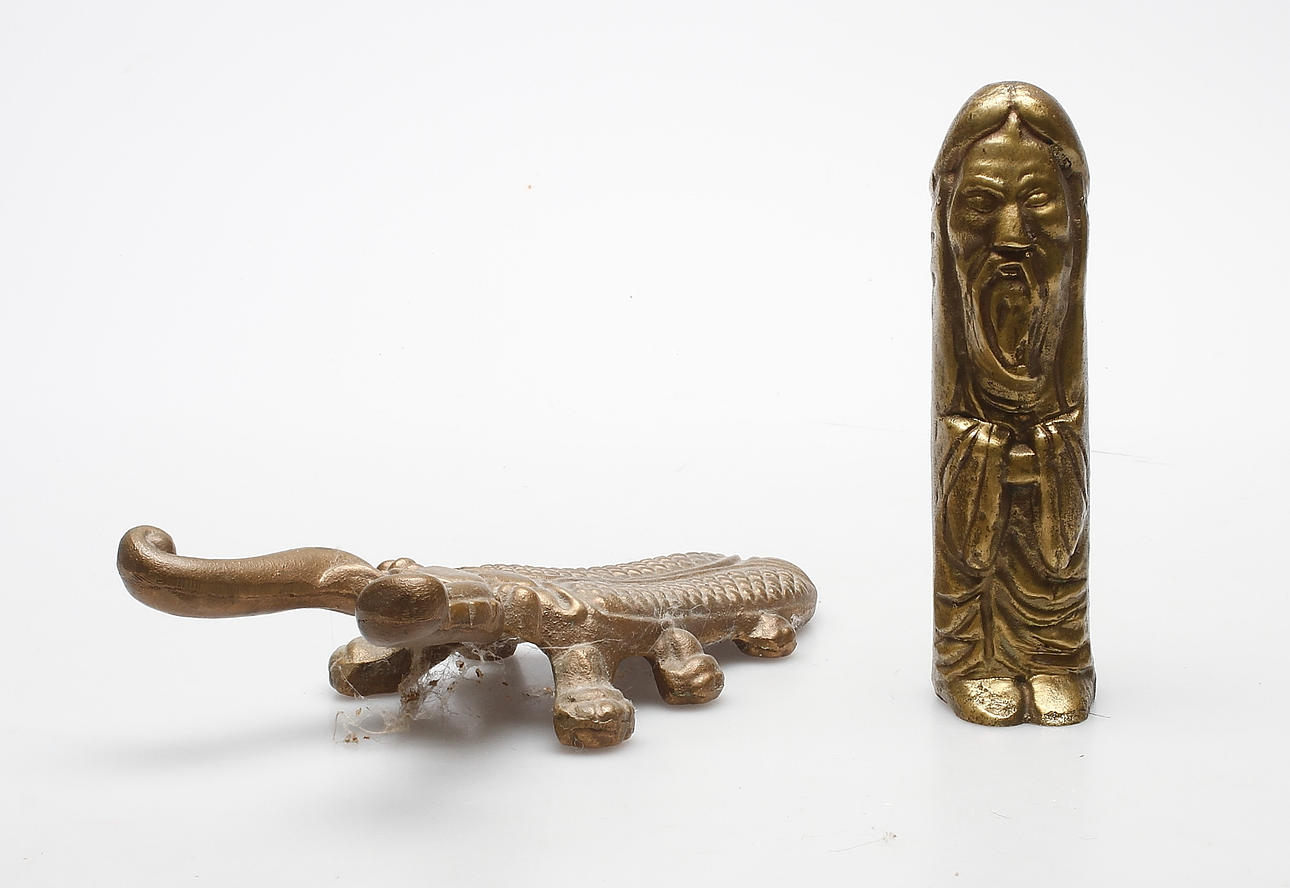 METALLFÖREMÅL, 2 delar, 1900-tal.