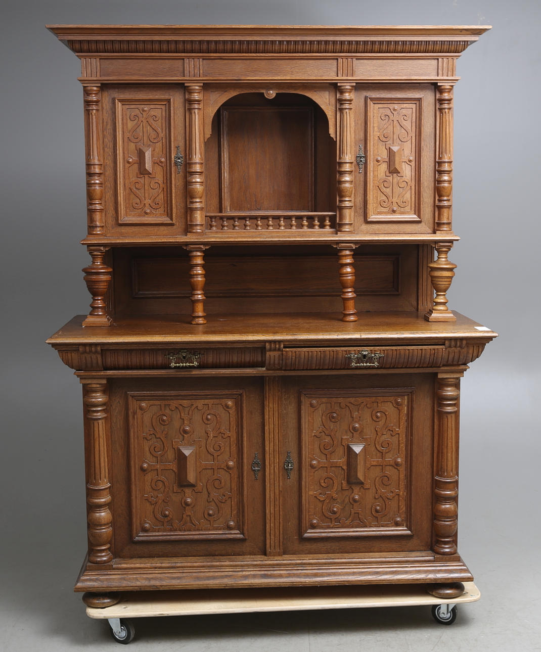 SALSSKÅP, nyrenässans, sekelskiftet 1900.